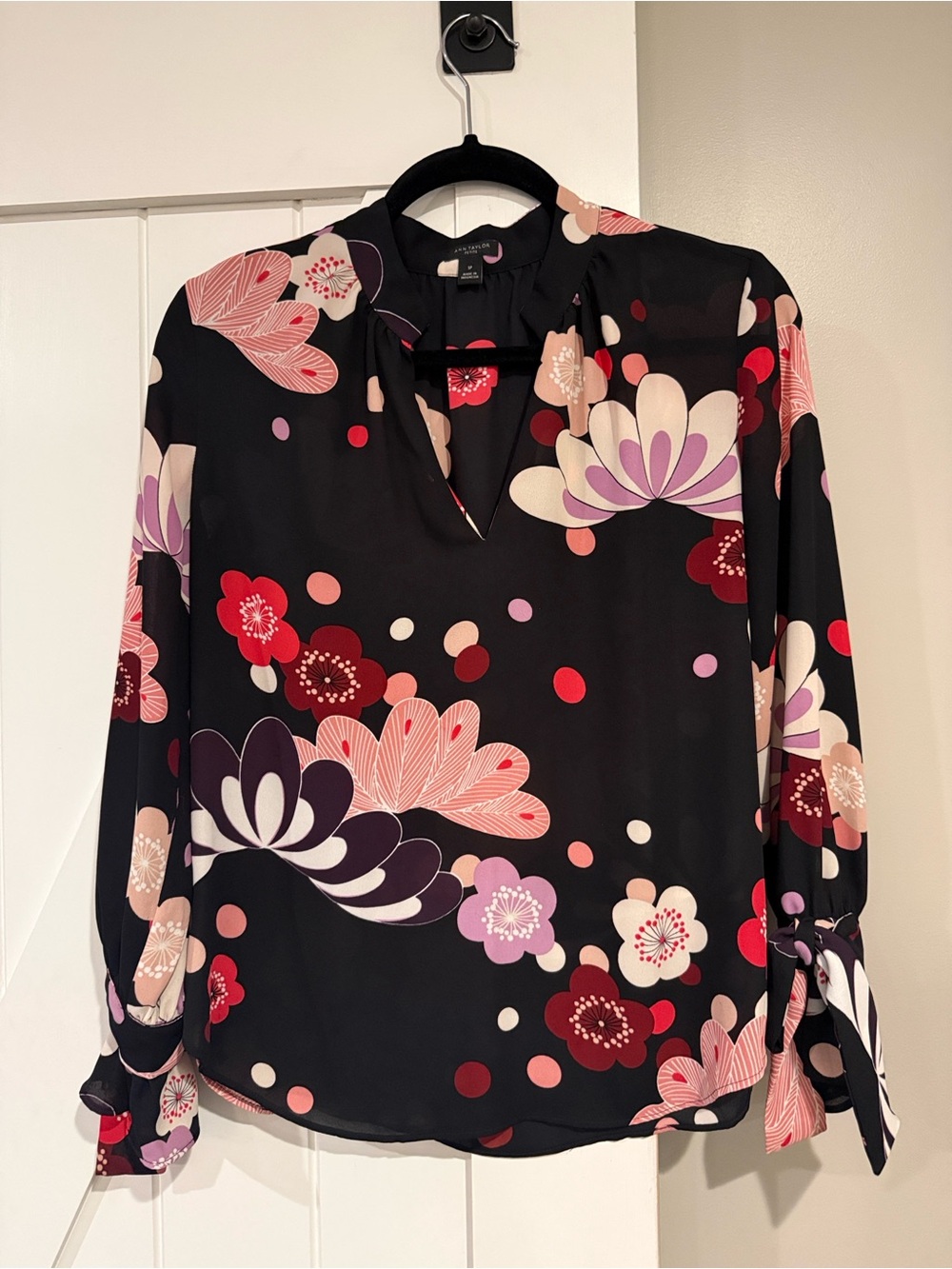 Ann Taylor Black Floral V-Neck Tie-Sleeve Blouse
